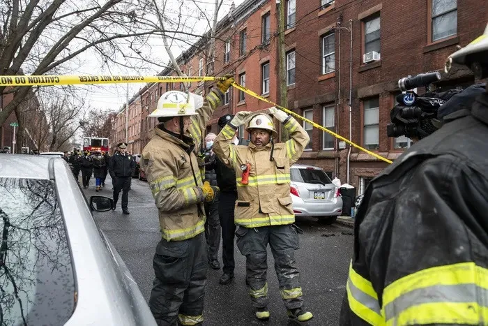 Ocho niños y cuatro adultos muertos en incendio en Filadelfia