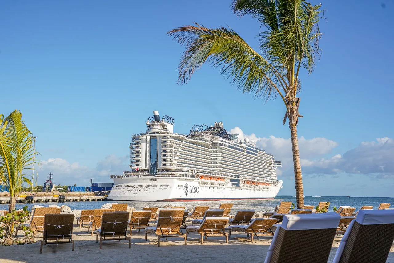 Atracó en Puerto Plata y ya zarpó crucero con turistas con COVID-19