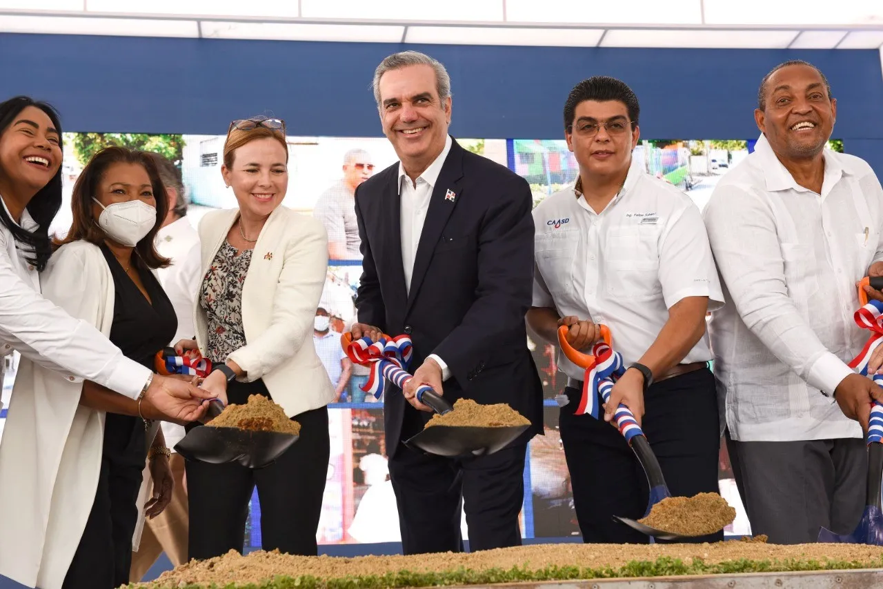 Abinader inaugura trabajos segunda fase saneamiento cañada de Guajimía