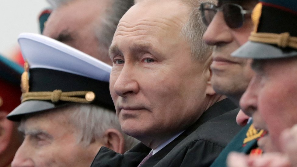 Rusia invade Ucrania: 4 claves para entender las sanciones sin precedentes impuestas por Occidente a Moscú