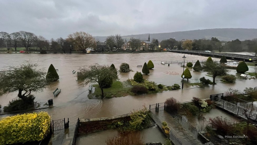 Reino Unido: inundaciones y evacuados en la tercera tormenta en una semana