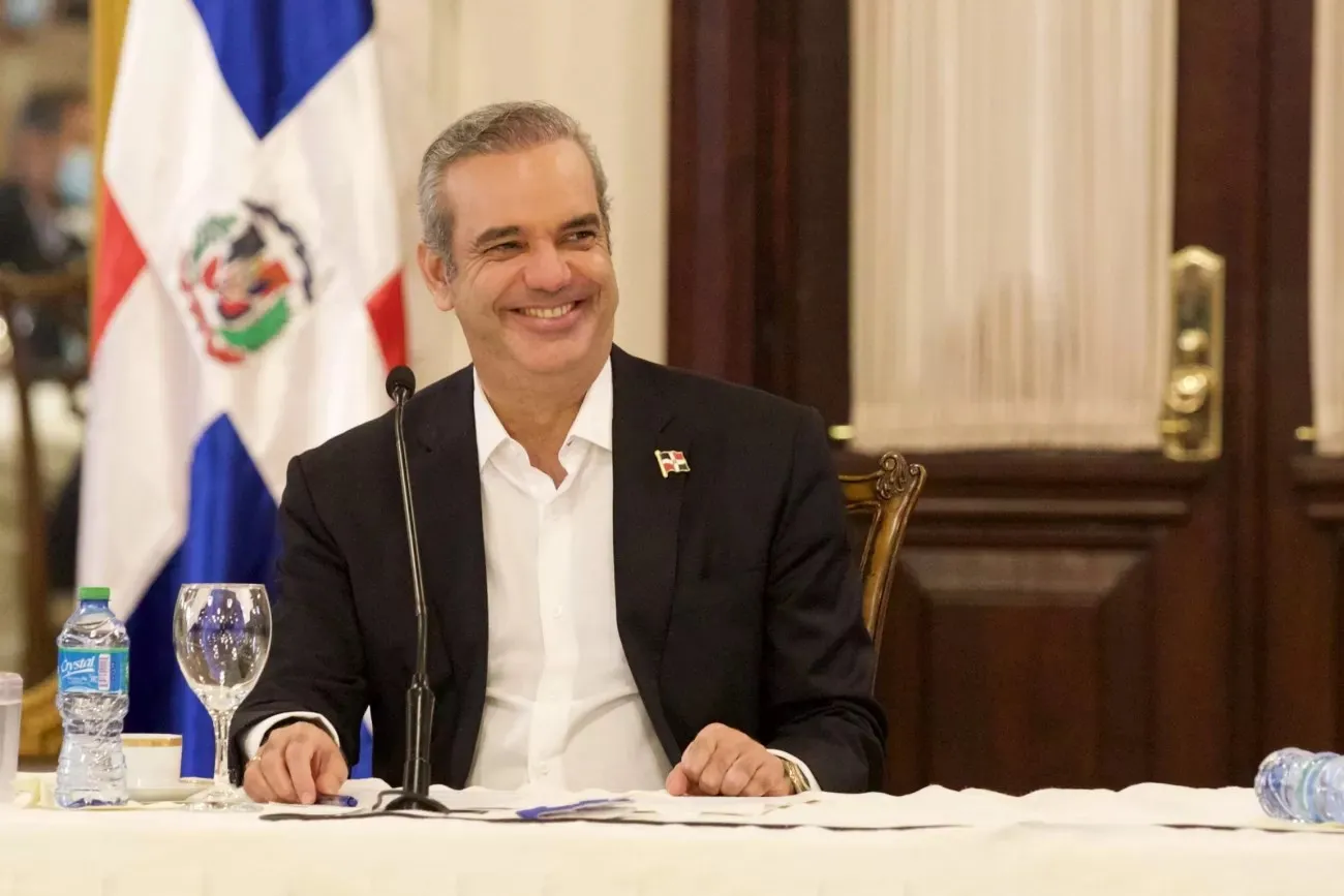 Presidente Abinader felicita a Rodrigo Chaves por su triunfo en Costa Rica