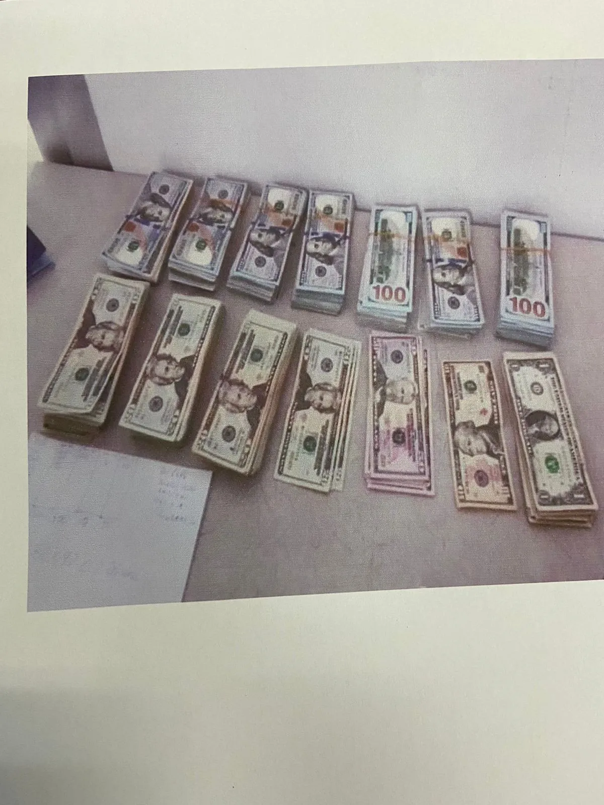 Llegó desde Nueva York con 72 mil dólares que no declaró en el Aeropuerto del Cibao
