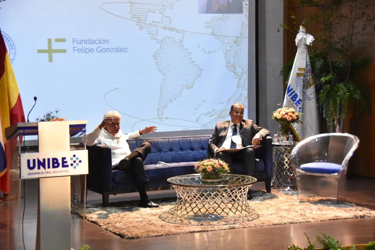 Expresidente de España, Felipe González inaugura ciclo de conferencias de Unibe
