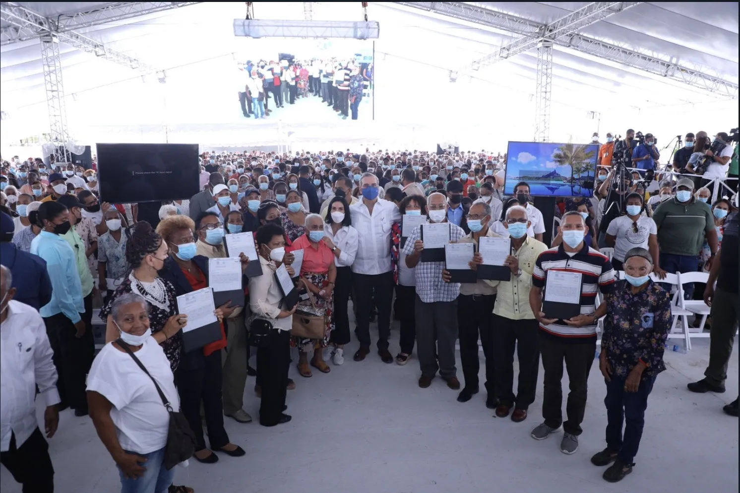 Presidente Abinader entrega 2,832 títulos de propiedad este fin de semana