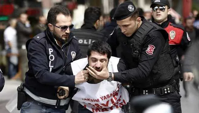Turquía detiene a quienes se burlan del presidente por tener COVID