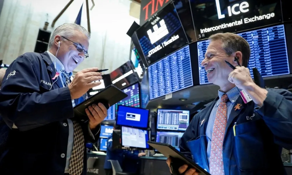Wall Street cierra mixto, con leve retroceso en Dow Jones y subida en Nasdaq