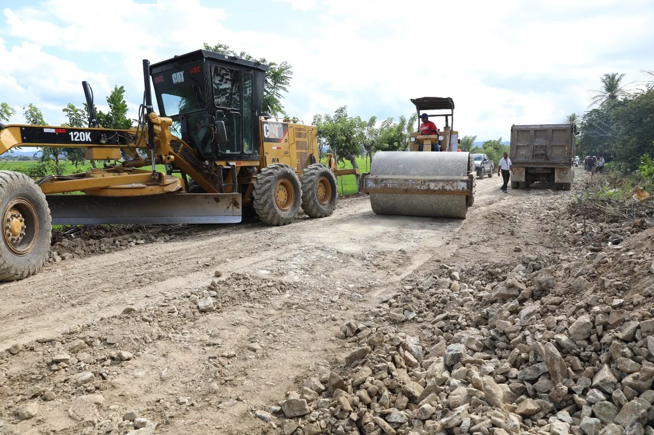 IAD supervisa inicio reparación de 43 kilómetros de caminos interparcelarios