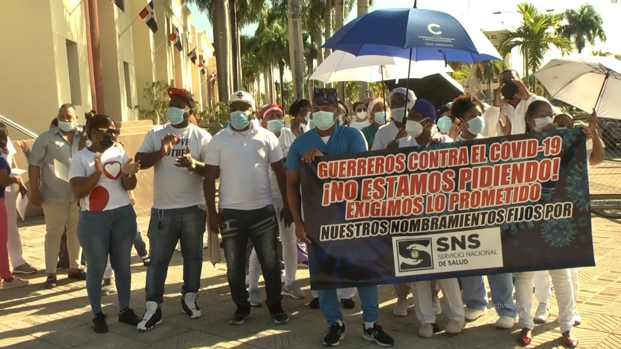 Profesionales de la enfermería marchan al Palacio Nacional por incumplimiento en nombramientos