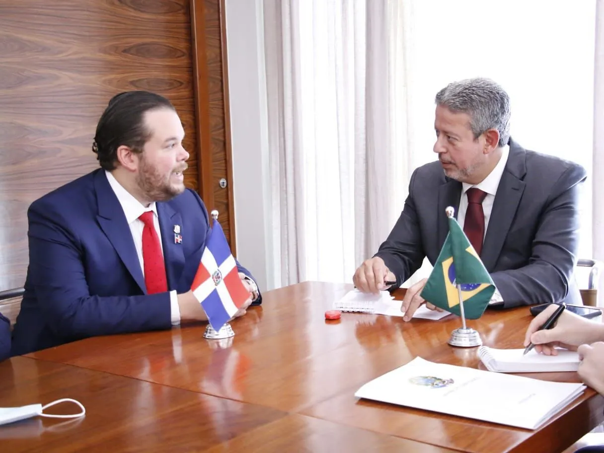 Legislador dominicano se reúne con presidente Diputados de Brasil