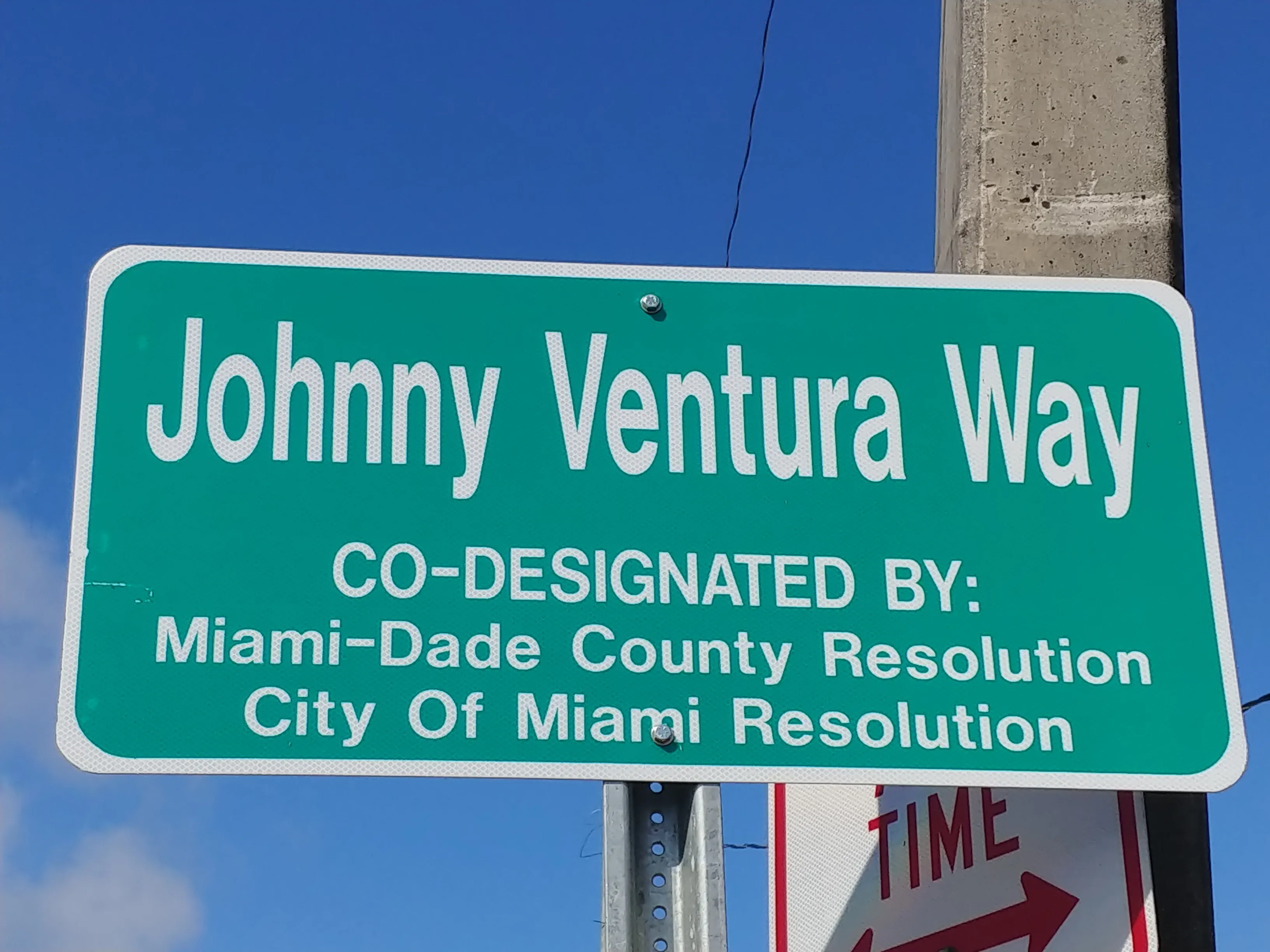 Emotiva designación Johnny Ventura Way en Miami