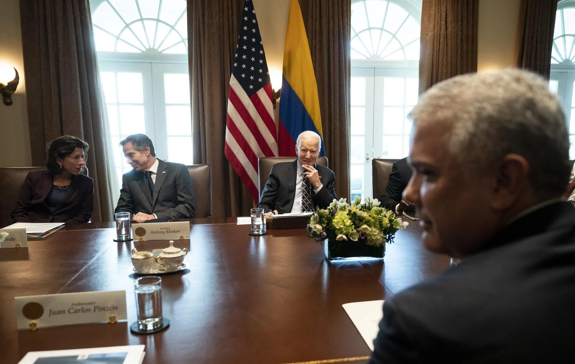 Maduro se cuela en cita Biden-Duque que ofrece petróleo a EEUU