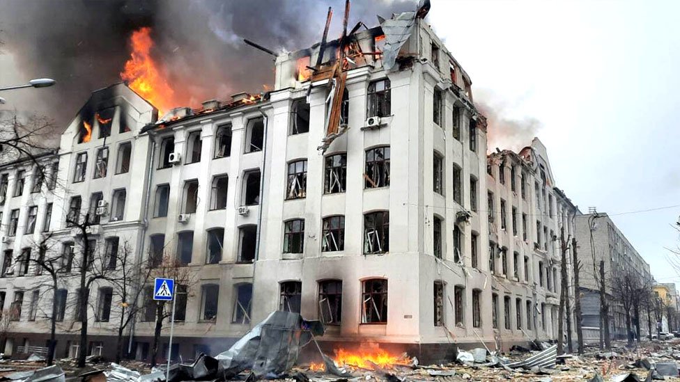 Rusia y Ucrania: Moscú toma el control de Jersón mientras intensifica los ataques sobre Járkiv y Mariupol