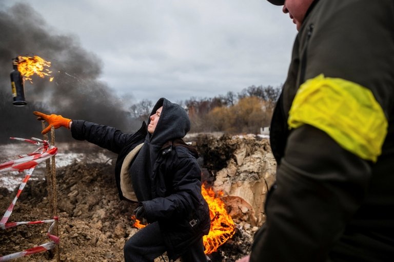 Rusia y Ucrania: quién era Molotov y por qué da nombre a los artefactos explosivos que los ucranianos están usando contra la invasión rusa