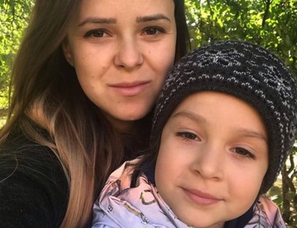 Rusia y Ucrania: el duro relato de la familia de un policía ucraniano que denuncia que soldados rusos mataron a su mujer y sus hijos