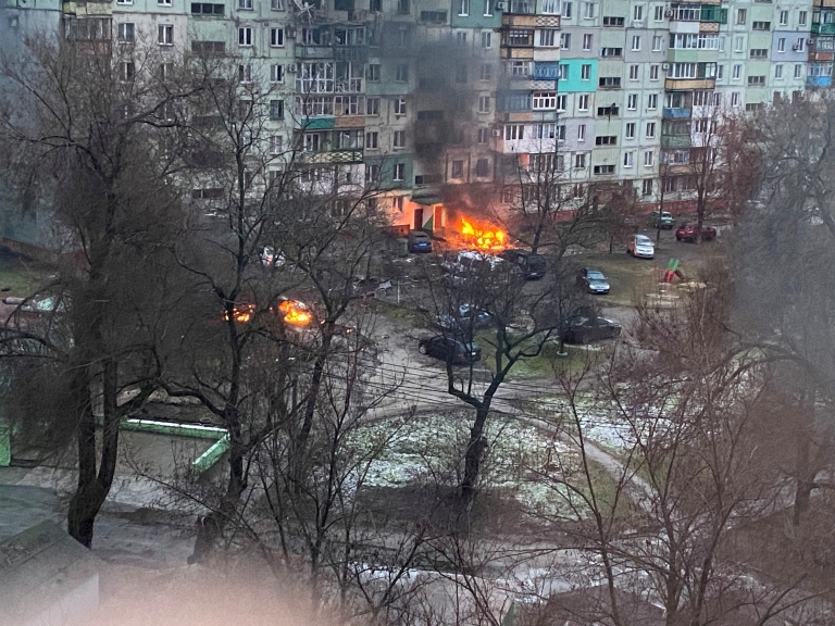 Ucrania acusa a Rusia de no respetar un alto al fuego y pospone la evacuación de Mariúpol