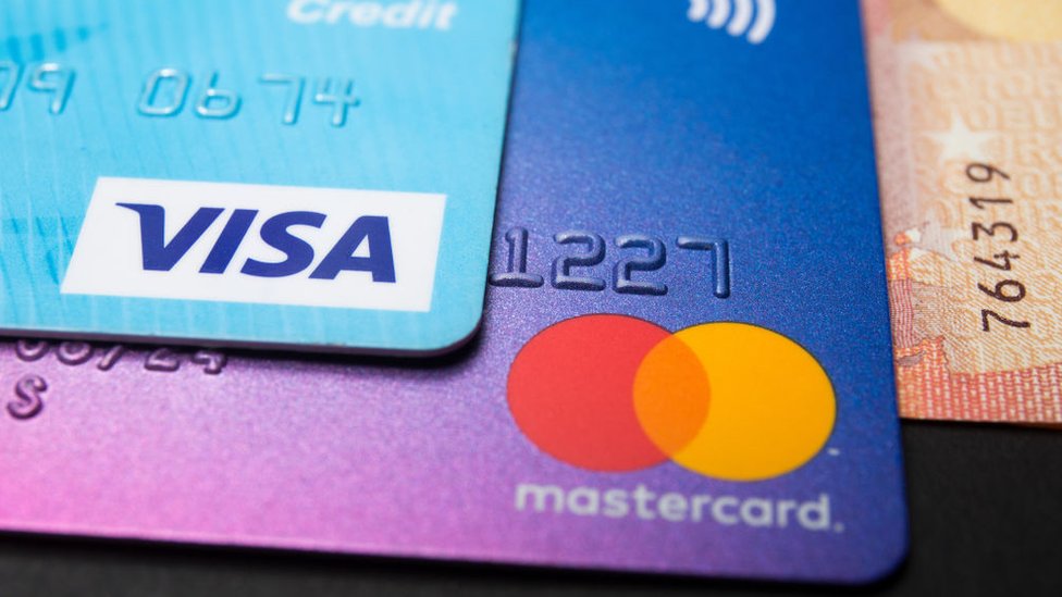 Rusia y Ucrania: Mastercard y Visa suspenden operaciones en Rusia