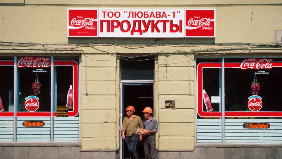 Rusia y Ucrania: Coca-Cola, Pepsi, McDonalds y Starbucks se suman a la salida de empresas del mercado ruso