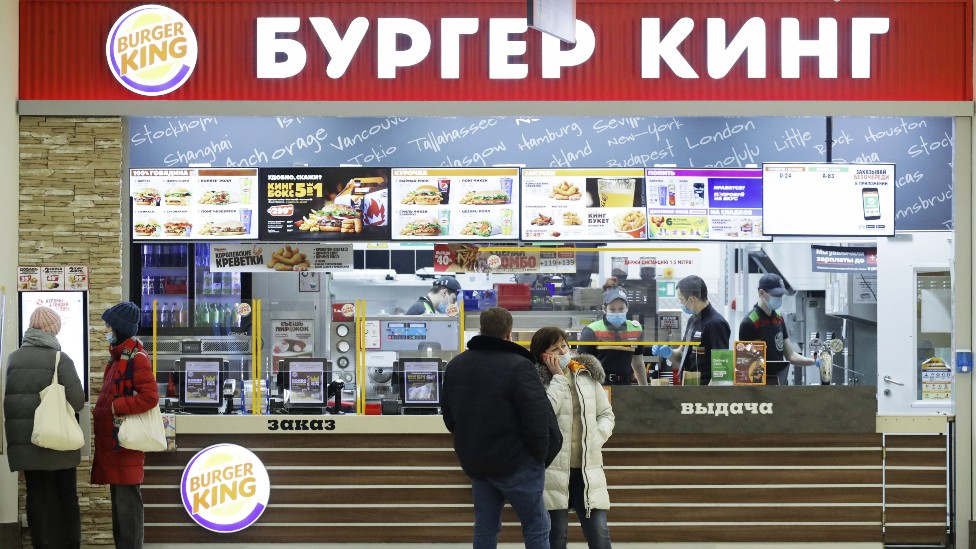 Rusia y Ucrania: Burger King, KFC y otras multinacionales que siguen operando en Rusia a pesar de la invasión