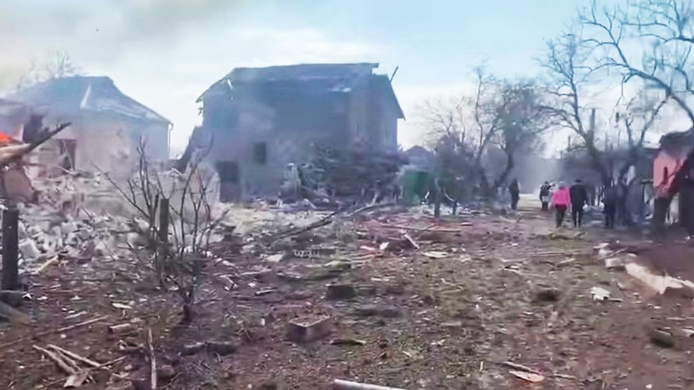 Rusia y Ucrania: las fosas comunes improvisadas en las ciudades atacadas por las fuerzas rusas
