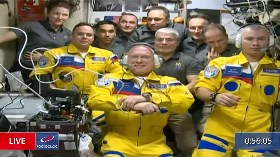 Rusia y Ucrania: cosmonautas rusos abordan la Estación Espacial Internacional con los colores de la bandera ucraniana