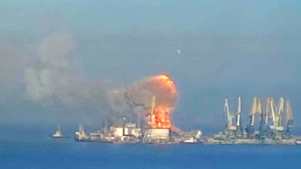 Rusia y Ucrania: fuerzas ucranianas aseguran haber destruido un barco de guerra ruso en el ocupado puerto de Berdyansk