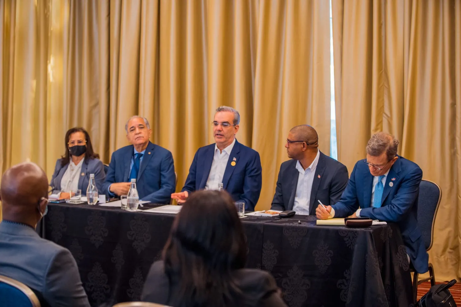 Abinader se reúne con dirigentes del PRM en Chile