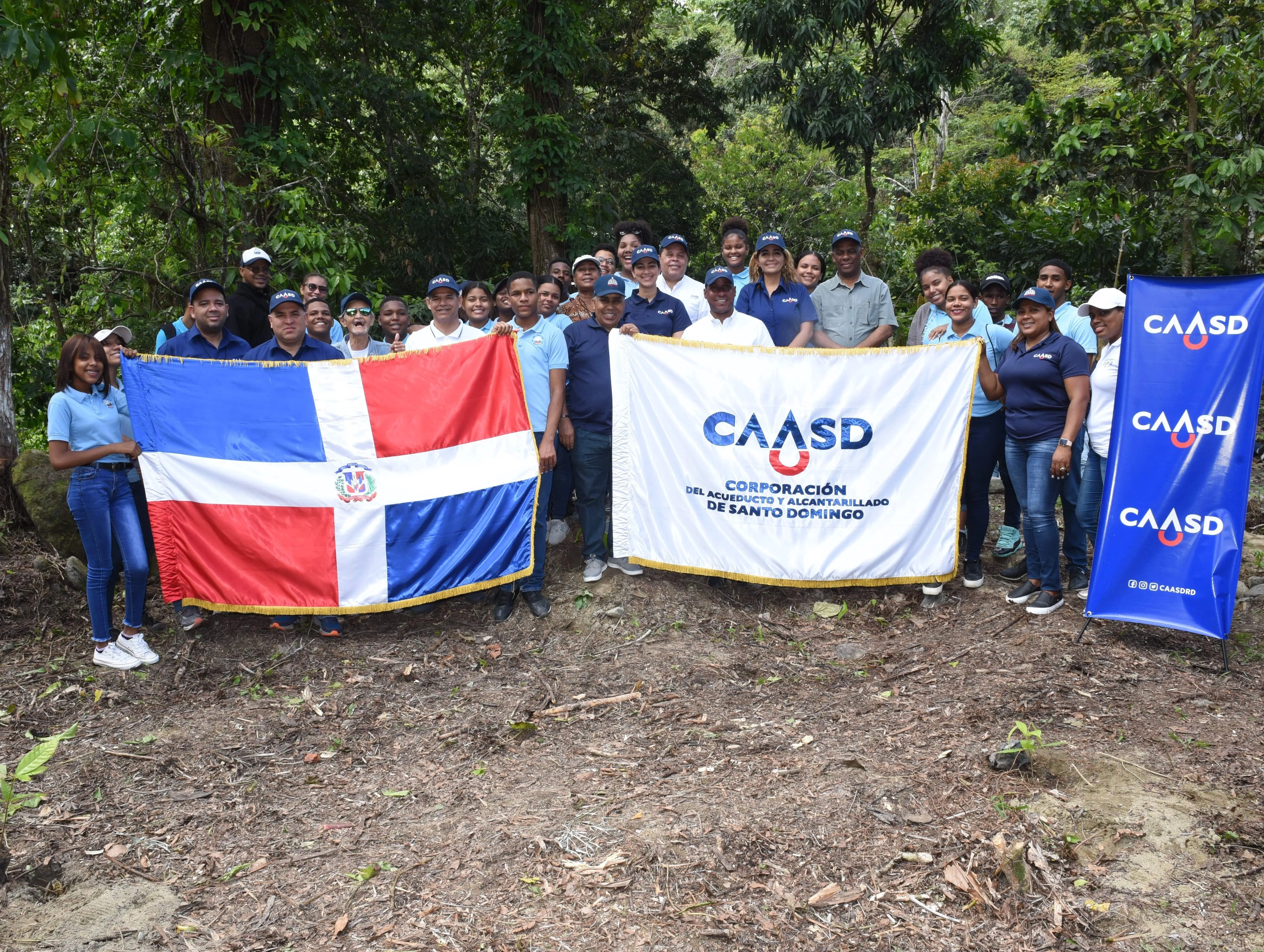 CAASD siembra 500 plántulas de cacao en ocasión del Día Mundial del Agua