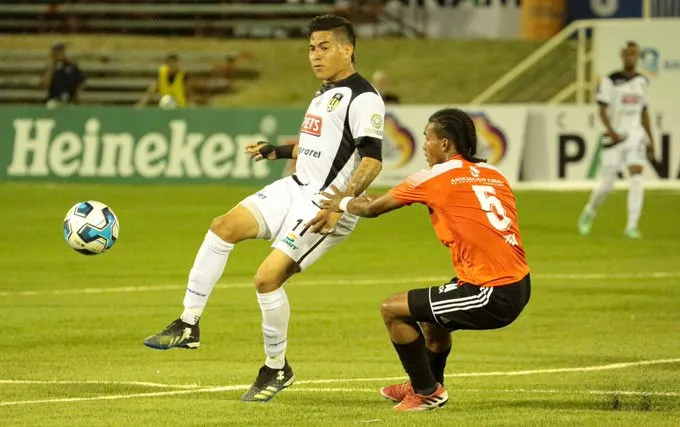 La liga dominicana arranca con tablas entre el Cibao y el Moca