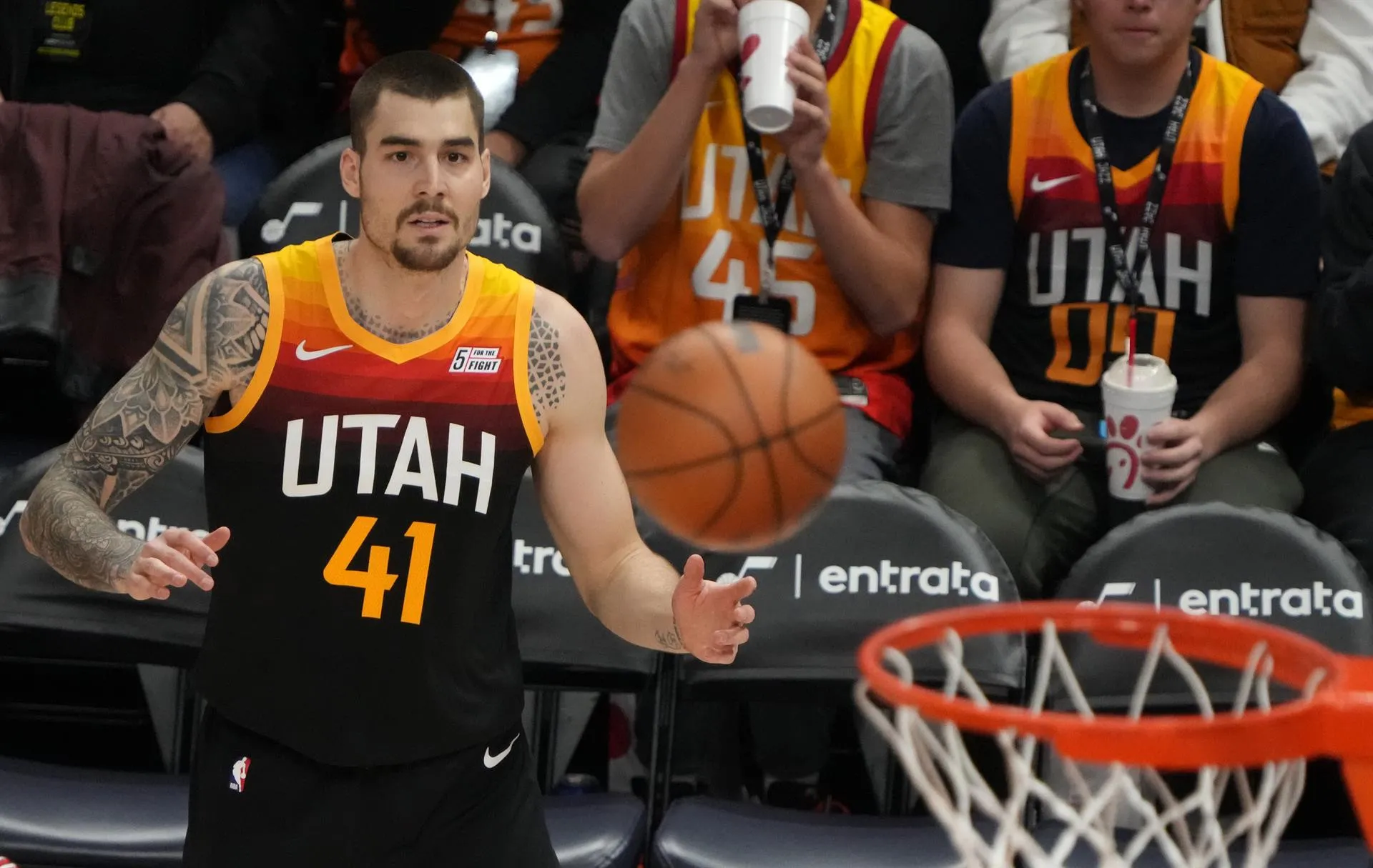 Dinwiddie tritura a Nets, Celtics tumban a Warriors, y Lakers siguen hundidos
