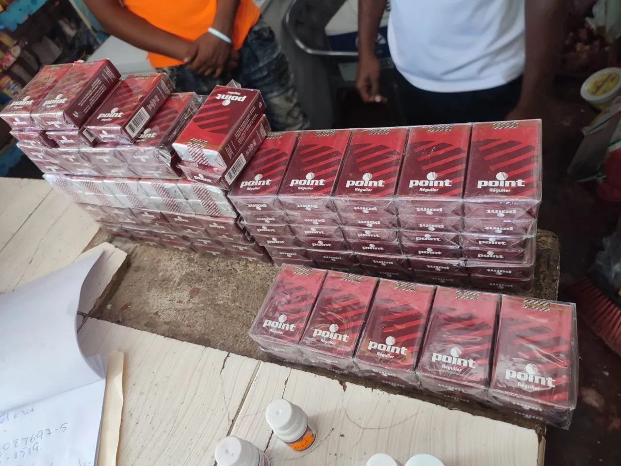 Más de 6 mil cigarrillos falsificados son confiscados en Azua