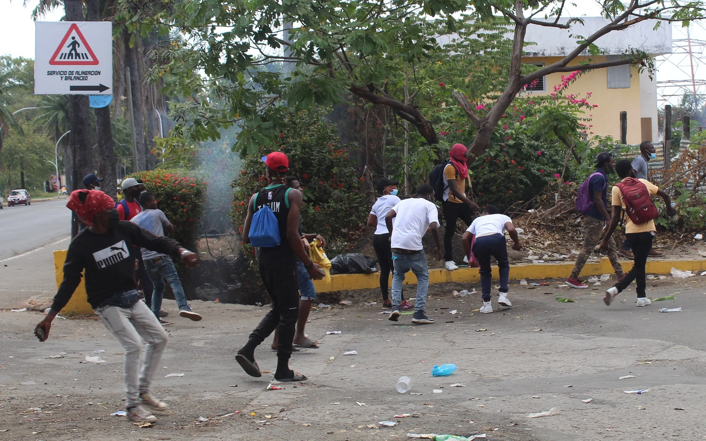 Haitianos y africanos se enfrentan para salir de mexicana Tapachula