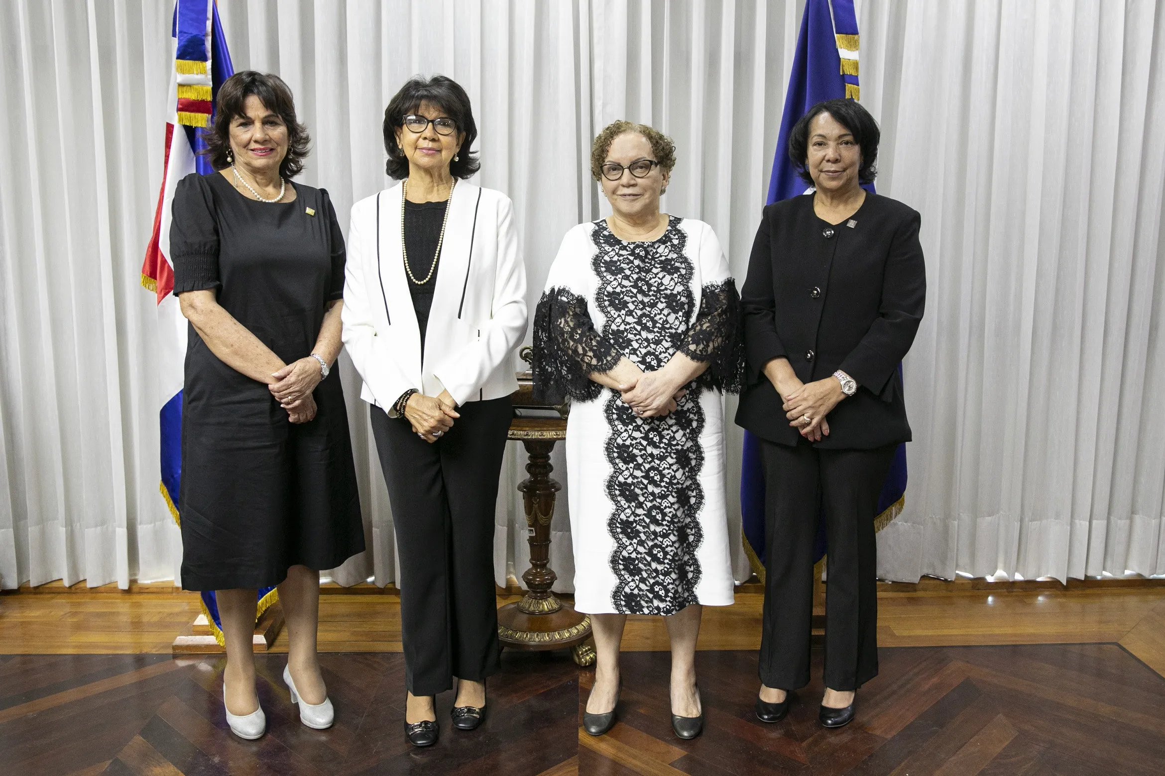 Homenaje de Germán Brito a mujeres fiscales con más de 30 años en el Ministerio Público