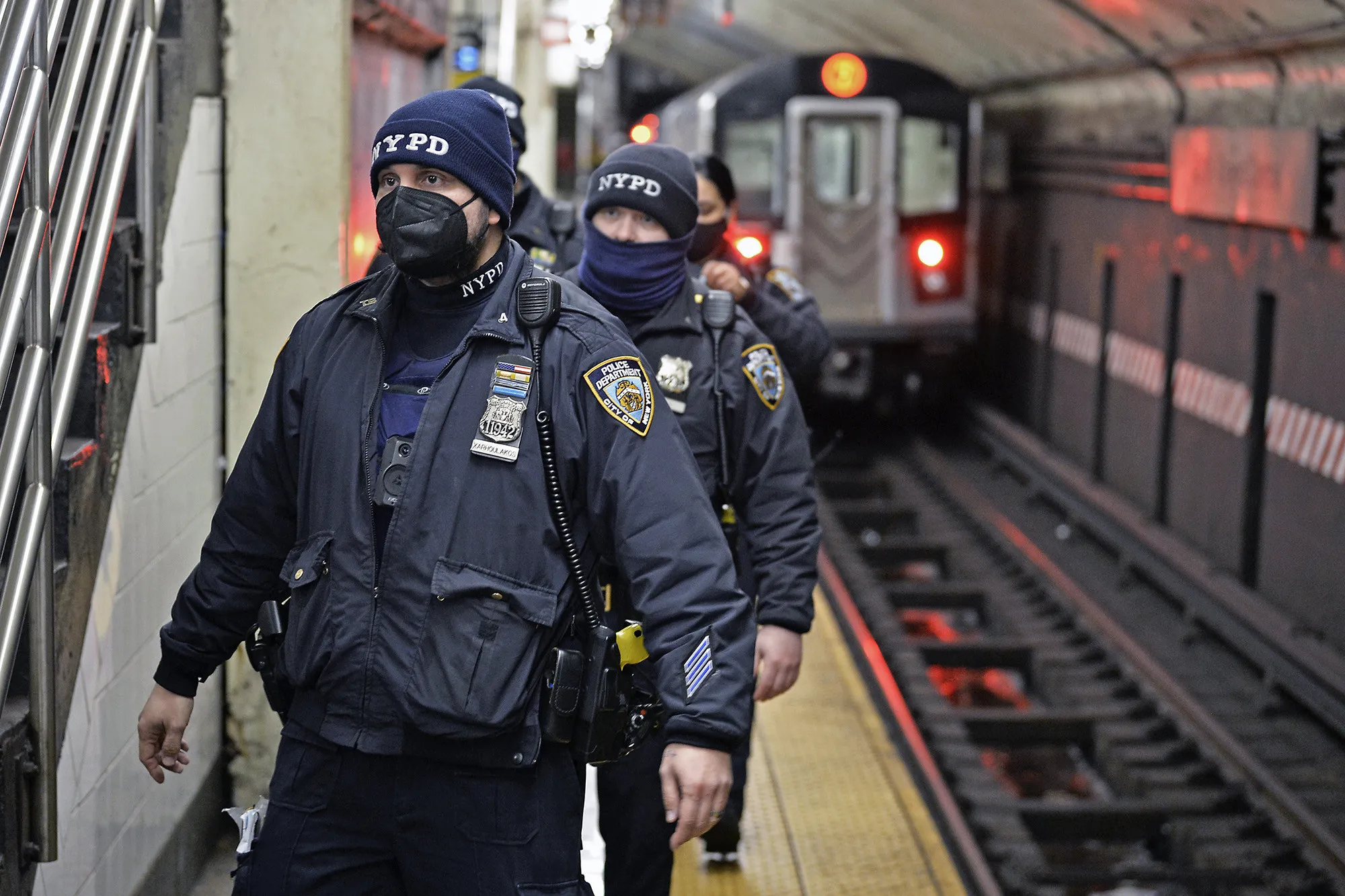 Policía neoyorquina protege a agentes que se saltan sus reglas, según informe