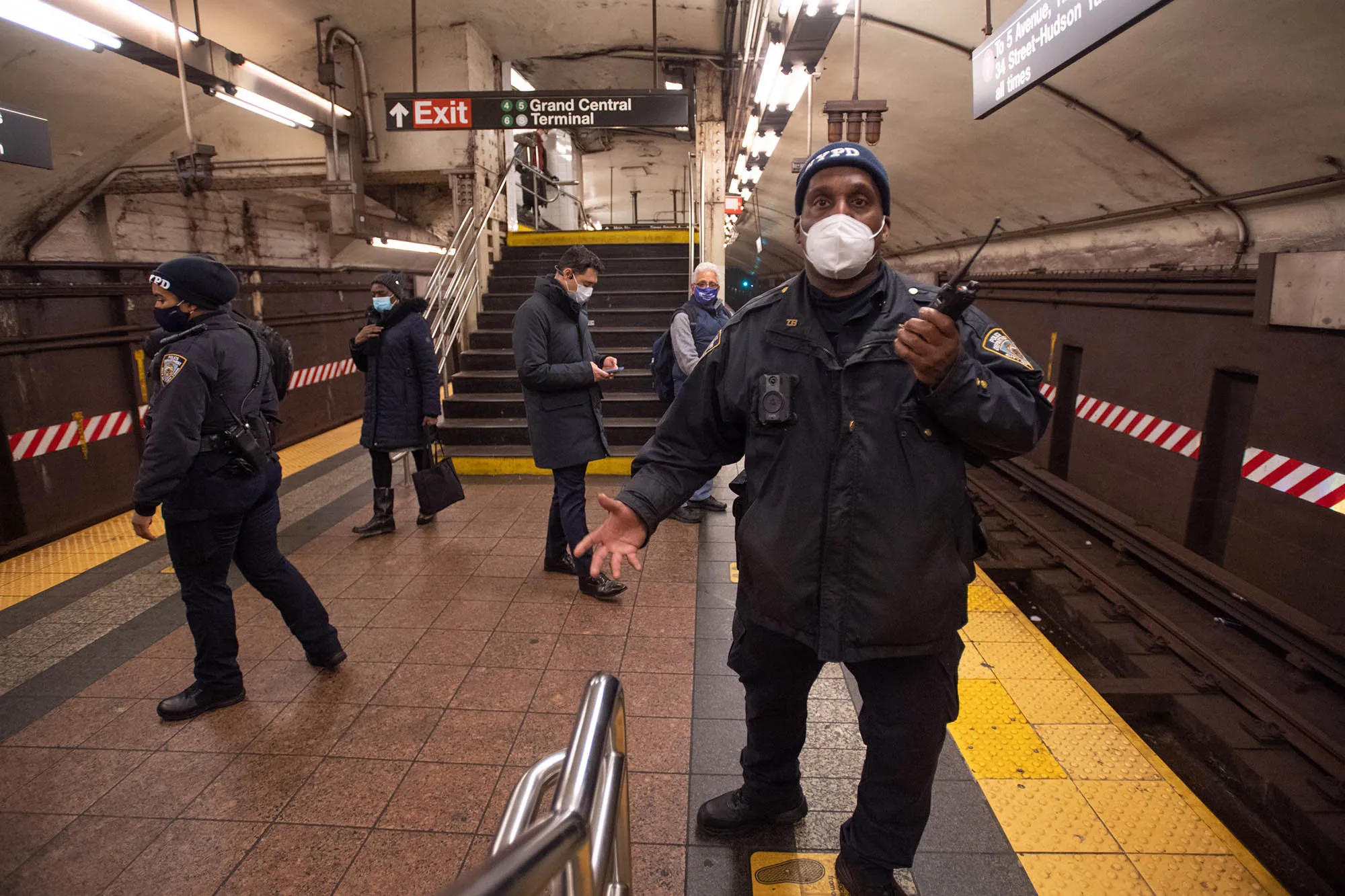 Por qué la policía de Nueva York hizo redada en el tren subterráneo