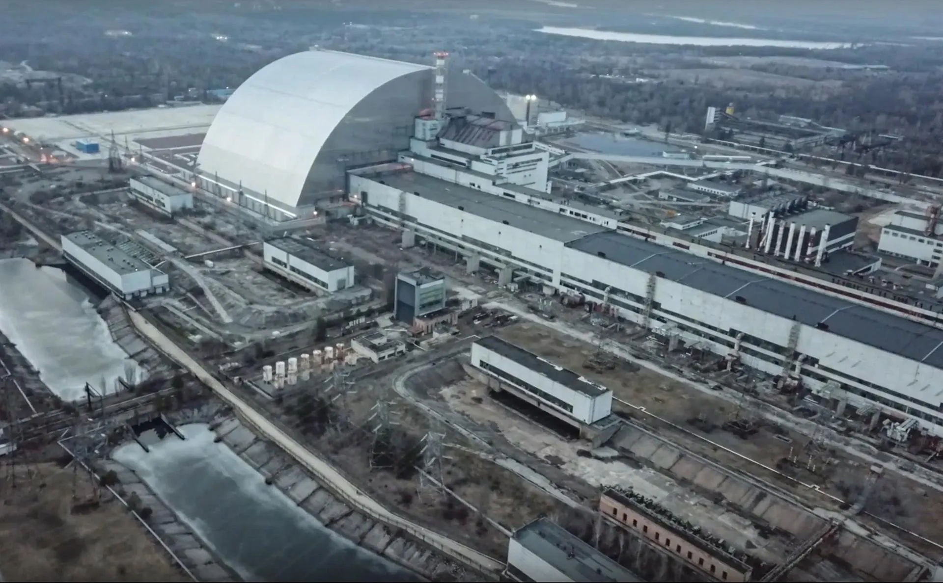 Tropas rusas abandonan central nuclear de Chernóbil, dice regulador ucraniano