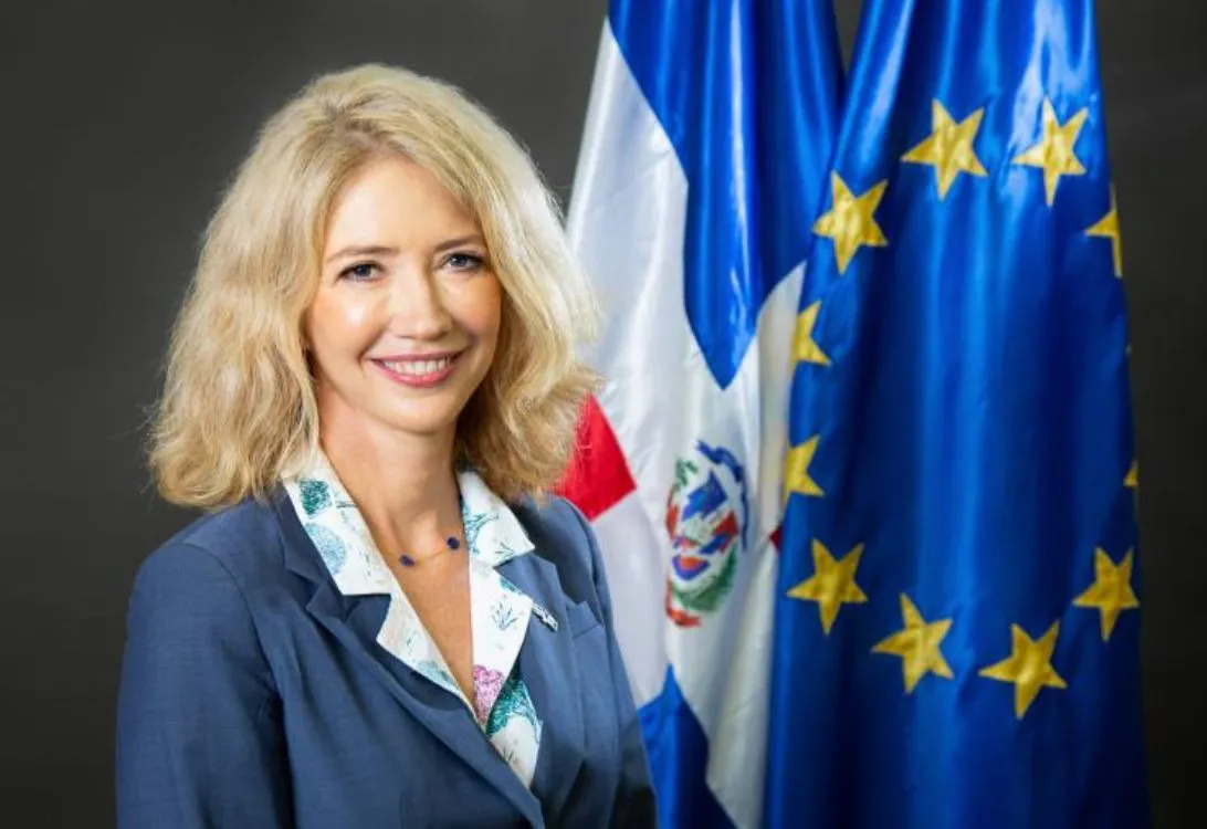 Embajadora de la Unión Europea elogia generosidad dominicana con turistas ucranianos varados