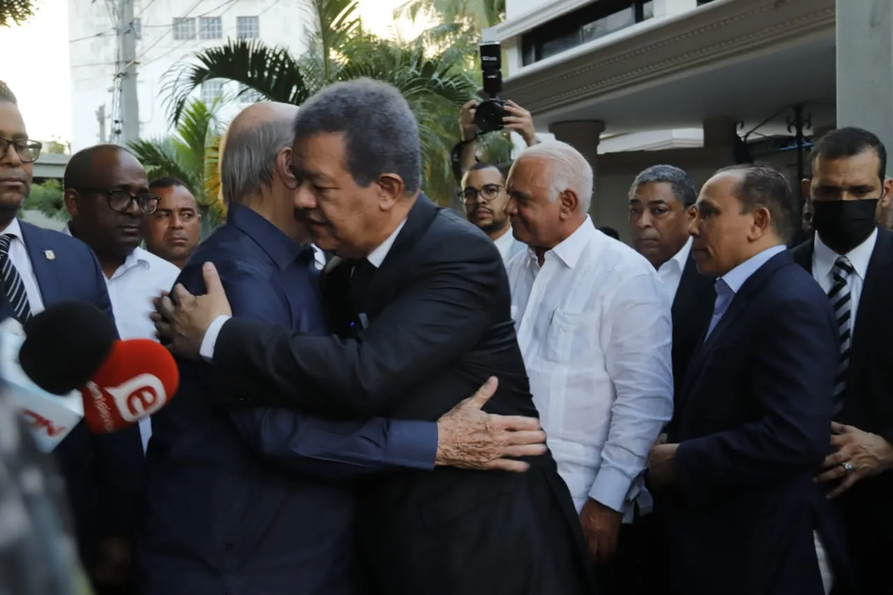 Leonel visita a Hipólito para 'testimoniarle nuestro respeto y nuestras condolencias'