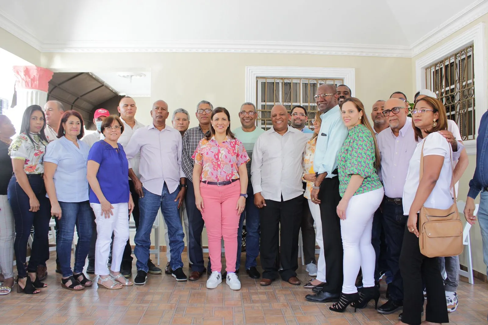 Margarita Cedeño recibe apoyo en visita a Santiago