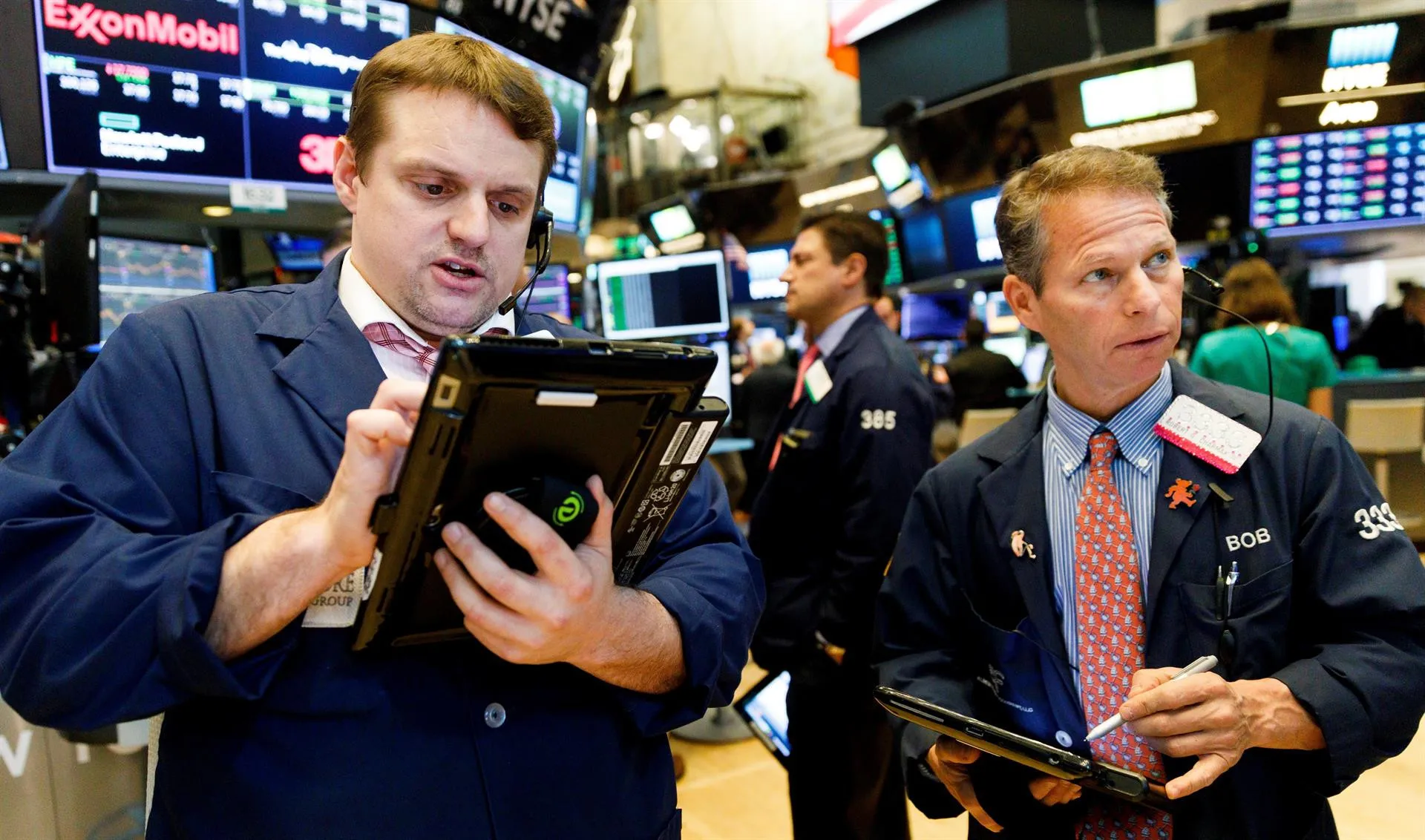 Wall Street cierra con fuertes pérdidas y el Dow Jones cae casi mil puntos