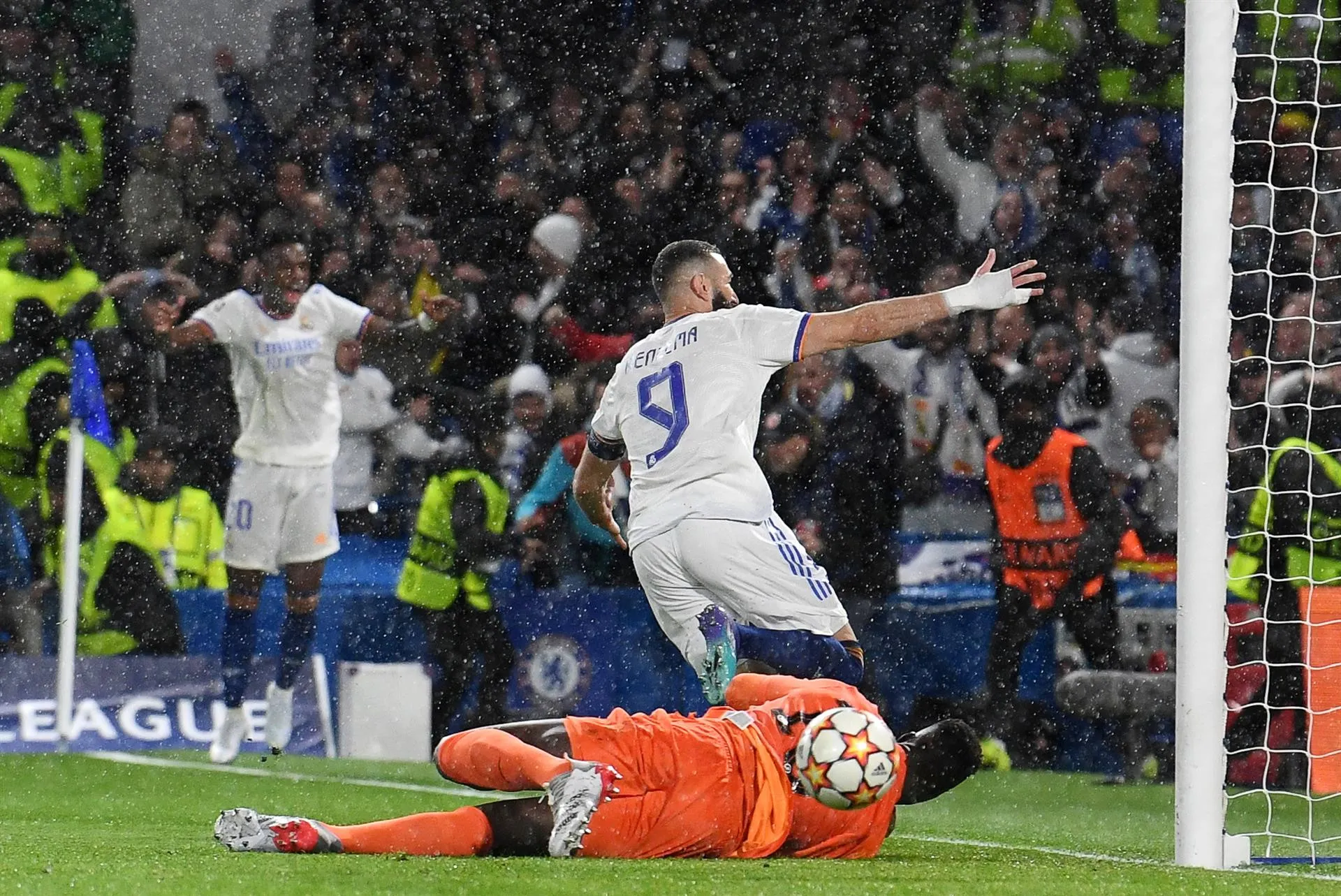 Benzema golea, golea y golea en Londres con el Real Madrid intratable