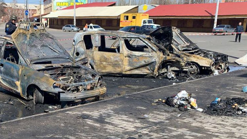 Rusia y Ucrania: decenas de muertos y más de 100 heridos en ataque ruso a una estación de tren que se usaba para evacuar civiles