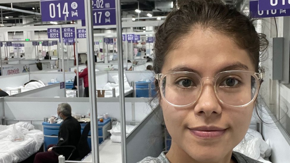 La gente en Shanghái está harta, dice que este es el confinamiento de la muerte: la frustración de una colombiana encerrada en un centro de covid en China