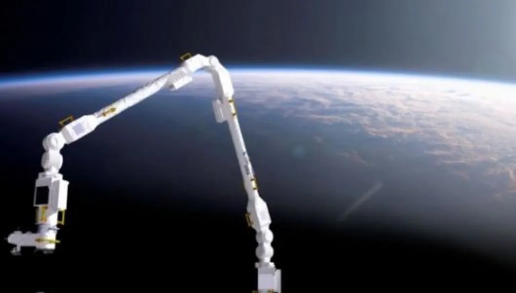 Cosmonautas rusos instalan el panel de control externo del brazo robótico ERA