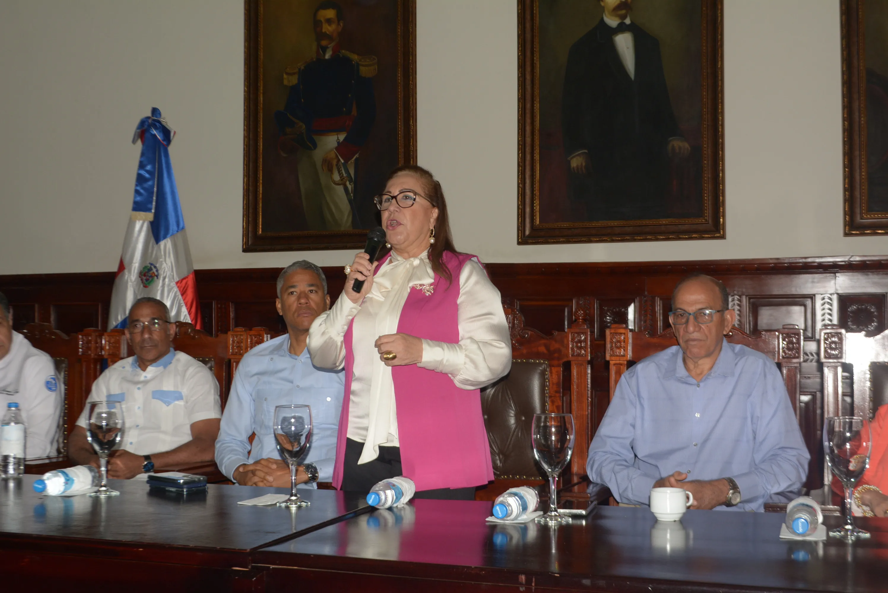 “Cada quien será juez de sus acciones”, dice gobernadora de Santiago sobre huelga