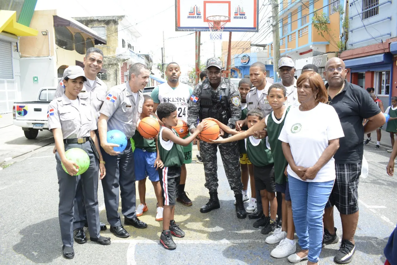 PN celebra encuentro  deportivo con niños  y jóvenes de San Carlos