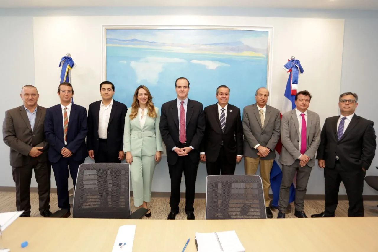 Medio Ambiente y el BID acuerdan trabajar en el cierre técnico de vertedero de Duquesa