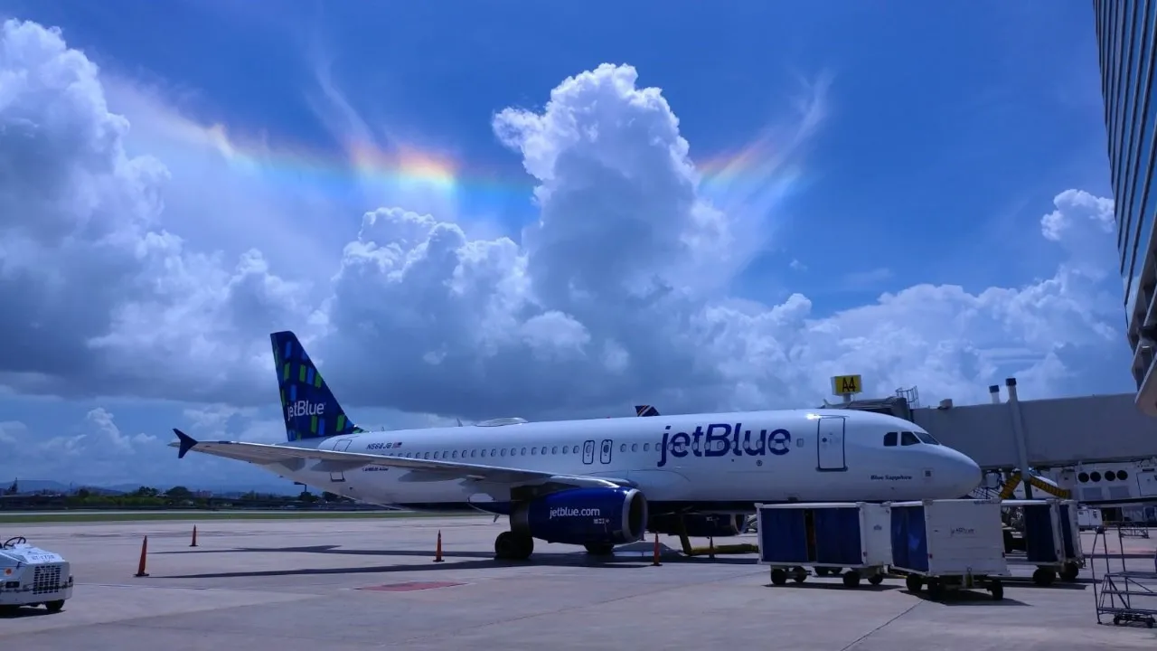 Evalúan con JetBlue cómo disminuir tarifa de vuelos EEUU-RD