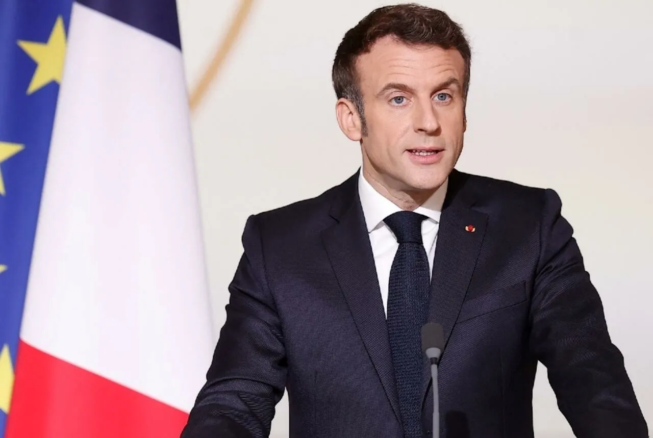 Macron insiste en necesidad negociar la paz con Rusia