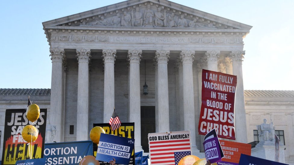 La insólita filtración de la Corte Suprema de EEUU que sugiere el fin del aborto como derecho constitucional